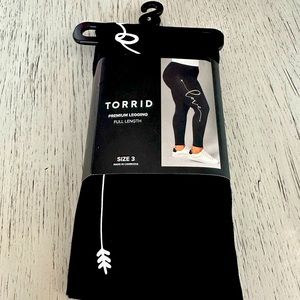 Torrid leggings size 3 brand new